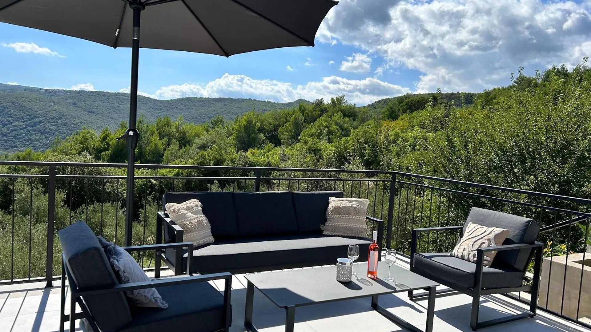 V Residence Apartments Rabac 0*,  Croatia